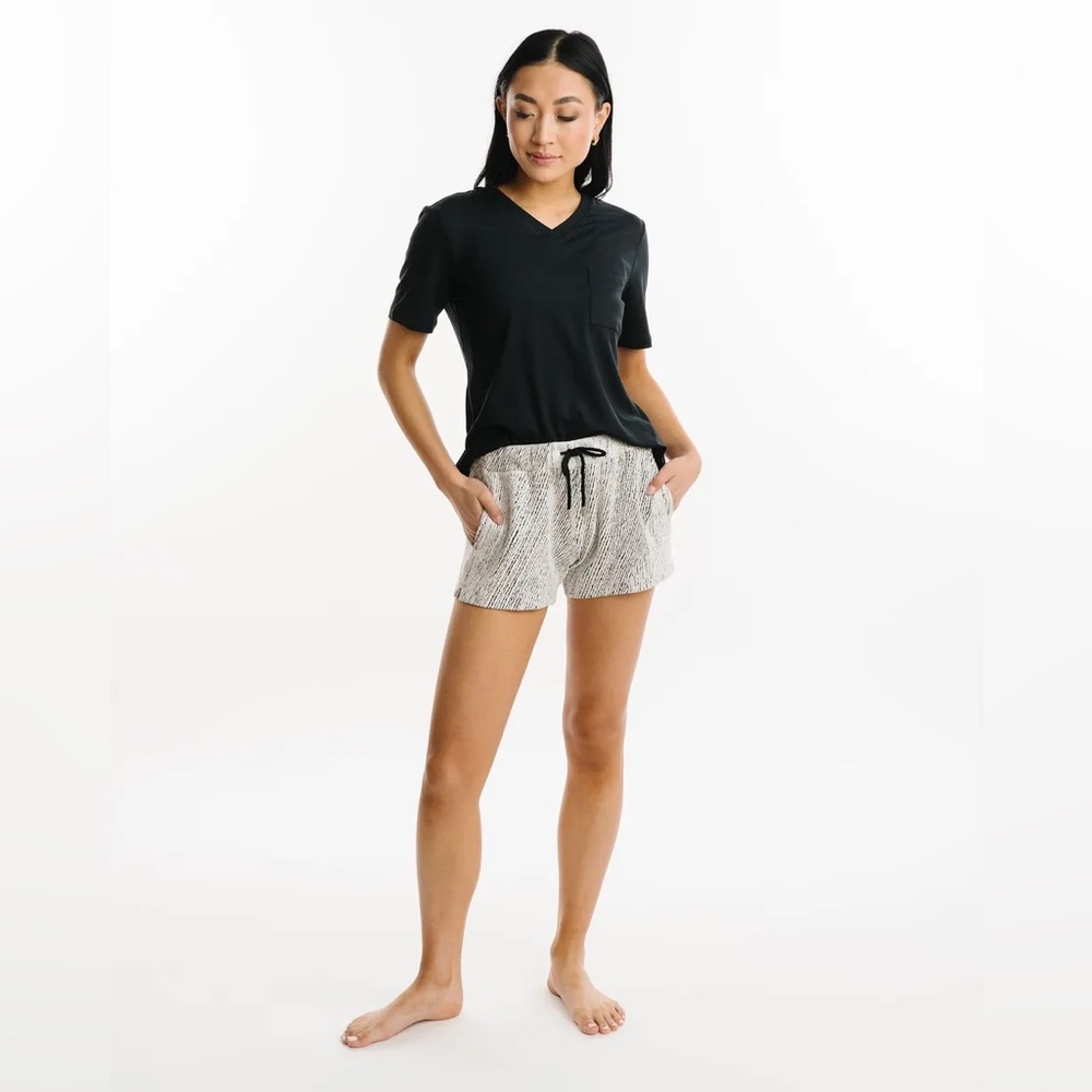 Zyia | NWT White Weave Texture Shorts